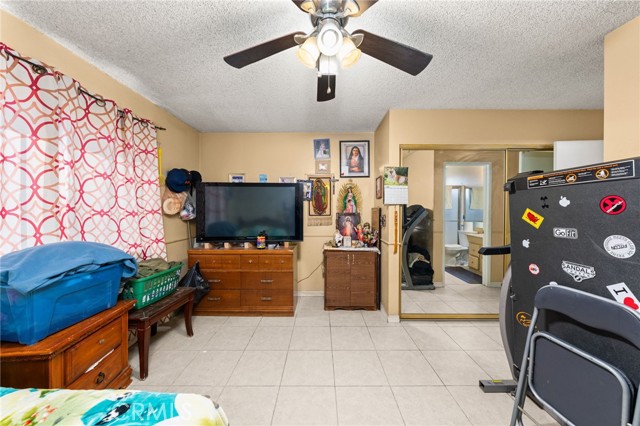 12597 Jalepeno Avenue, Chino CA: https://media.crmls.org/medias/396a641b-ac9a-47e6-9563-af5a8d267c83.jpg