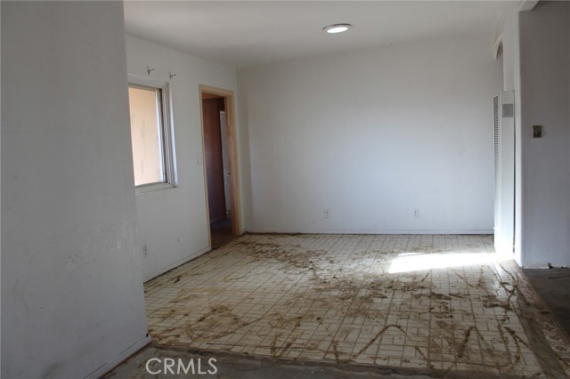 Detail Gallery Image 12 of 23 For 1471 Luna Mesa Rd, Yucca Valley,  CA 92284 - 5 Beds | 3 Baths