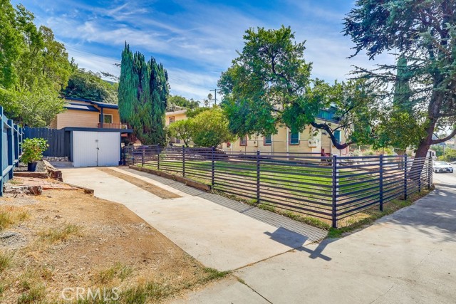 Detail Gallery Image 2 of 23 For 2834 Delevan, Los Angeles,  CA 90065 - 2 Beds | 1 Baths