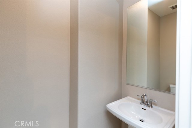 Detail Gallery Image 12 of 30 For 1095 Delpy View, Vista,  CA 92084 - 3 Beds | 2/1 Baths