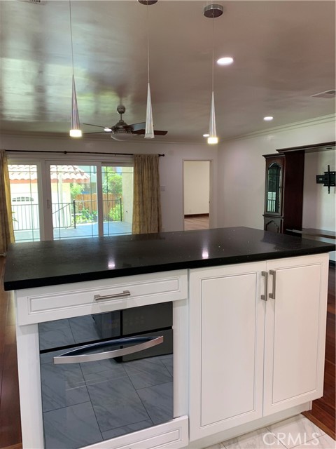 220 Laurel Avenue, Arcadia CA: https://media.crmls.org/medias/396b5d6e-15ee-43e7-8ba0-4d104f93a148.jpg