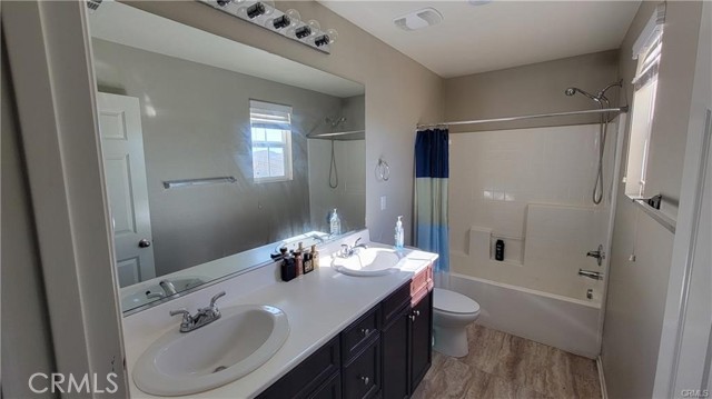 Detail Gallery Image 11 of 44 For 846 Santona, Perris,  CA 92571 - 5 Beds | 3 Baths