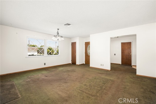 Image 6 of 32 For 625 Valley Street