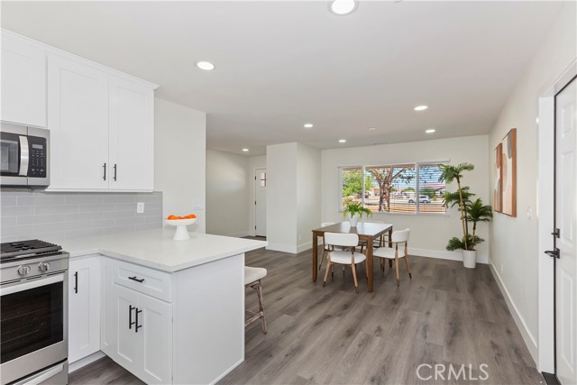 Detail Gallery Image 12 of 29 For 15615 Erie Rd, Apple Valley,  CA 92307 - 4 Beds | 2 Baths