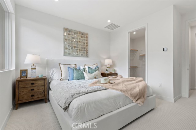 Image 17 of 29 For 585 Lyon Street