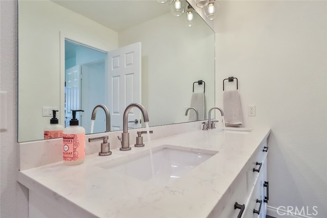 2505 Peachwood Place, Westlake Village CA: https://media.crmls.org/medias/396ddc4d-ecbf-4d5f-af6d-383fed5af502.jpg