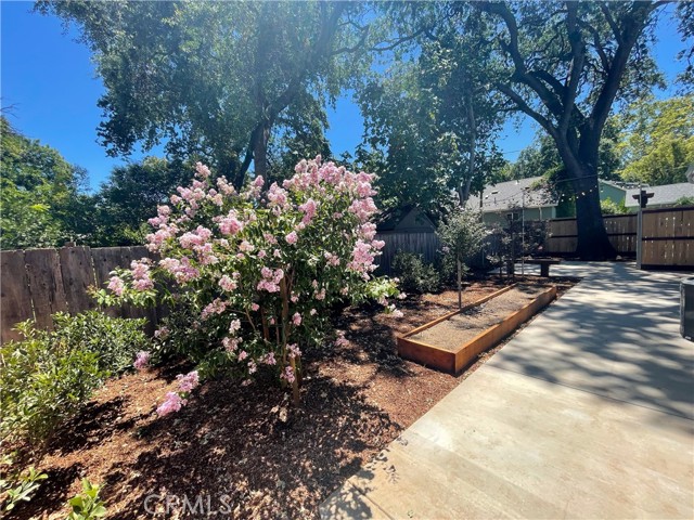 Detail Gallery Image 36 of 41 For 1318 Salem, Chico,  CA 95928 - 5 Beds | 3 Baths