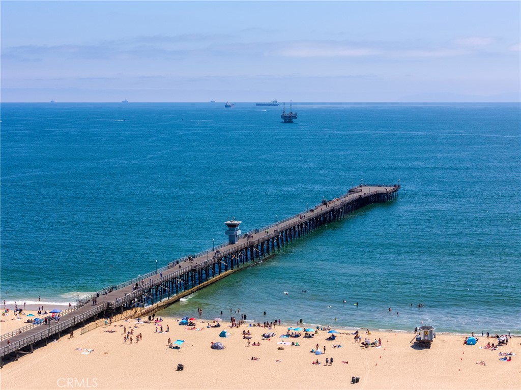 https://media.crmls.org/medias/396f764f-03fc-4d7c-ba8b-2369da20077e.jpg?preset=X-Large
