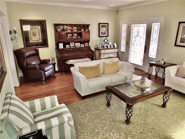 833 Terraine Avenue, Long Beach CA: https://media.crmls.org/medias/396fa79b-48f8-49fc-b72d-6266cfbff156.jpg