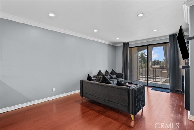 555 Maine Avenue, Long Beach CA: https://media.crmls.org/medias/3970a090-9bb0-41bb-9527-19d8b0fce775.jpg