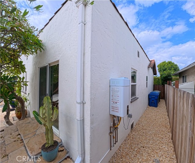 Detail Gallery Image 8 of 17 For 2124 S Redondo, Los Angeles,  CA 90016 - 3 Beds | 2 Baths