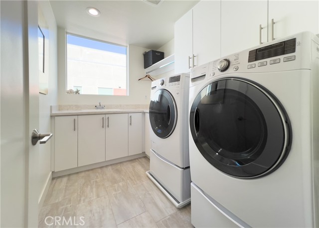 53 Gramercy, Irvine CA: https://media.crmls.org/medias/39711fe7-708a-45f4-aebb-ae699875490d.jpg