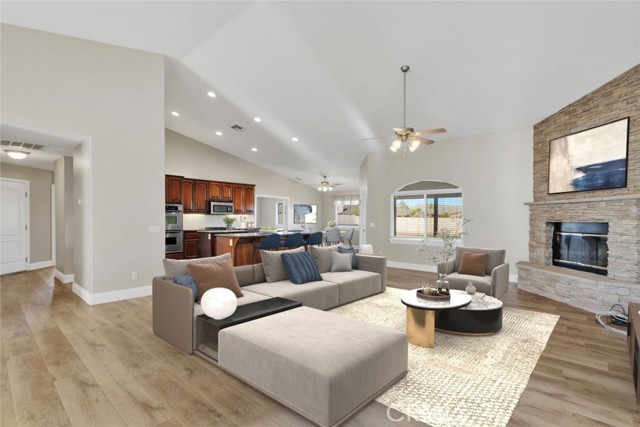 Detail Gallery Image 8 of 44 For 14305 Bochee, Apple Valley,  CA 92307 - 4 Beds | 3 Baths