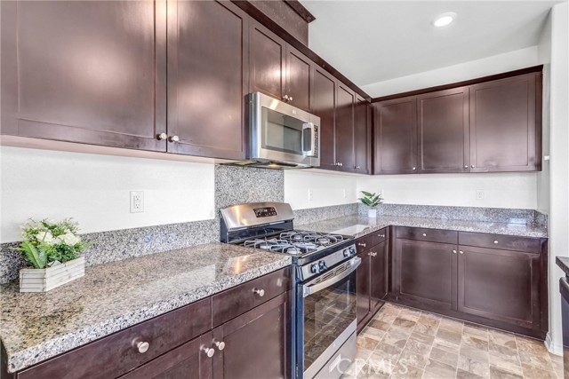 Detail Gallery Image 13 of 41 For 16681 Wyndham Ln #8,  Fontana,  CA 92336 - 3 Beds | 2/1 Baths