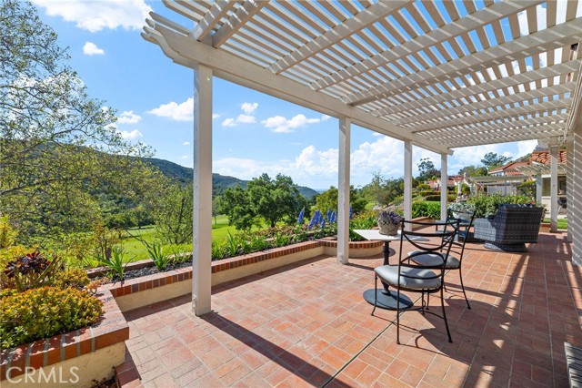29122 Laurel Valley Drive, Vista CA: https://media.crmls.org/medias/39720905-6861-4da5-810d-5e81e92cb8ad.jpg