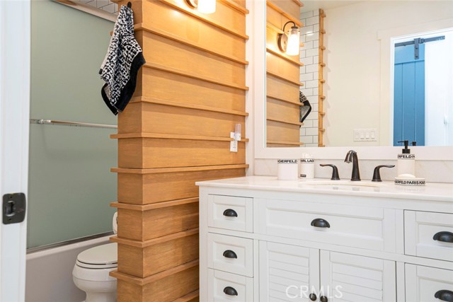 11911 Magnolia Boulevard, Valley Village CA: https://media.crmls.org/medias/3972f071-801b-4d8c-8d45-36134c70d867.jpg