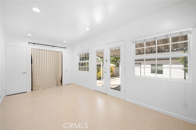 Detail Gallery Image 12 of 34 For 17429 Burbank Bld, Encino,  CA 91316 - 3 Beds | 2 Baths