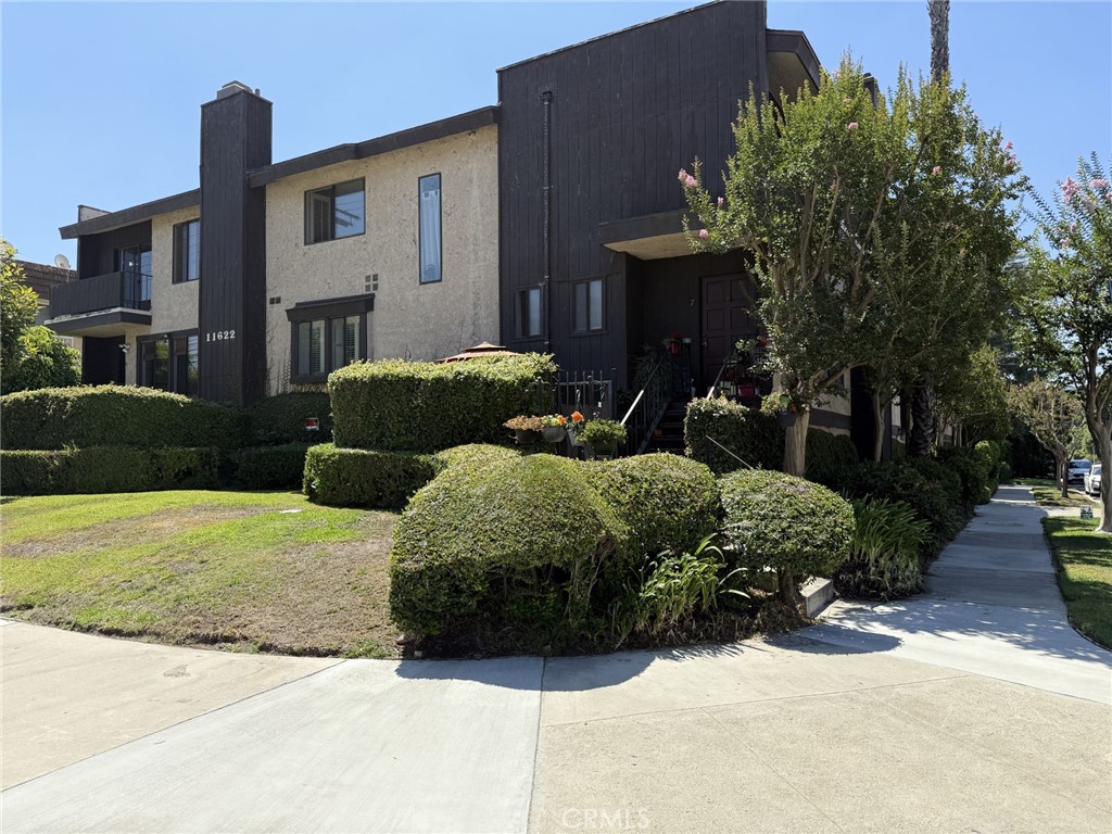 11622 Moorpark Street #6