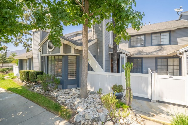 270 Fern Court, Azusa CA: https://media.crmls.org/medias/3973bb47-51de-48c9-976f-510995af3983.jpg