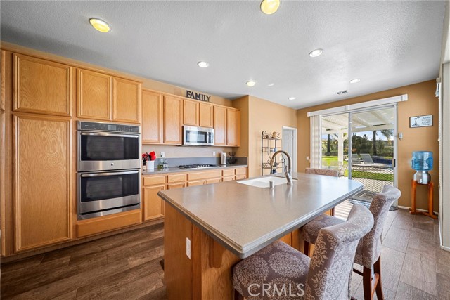 Detail Gallery Image 9 of 45 For 28246 Deer Ct, Canyon Country,  CA 91351 - 4 Beds | 2/1 Baths