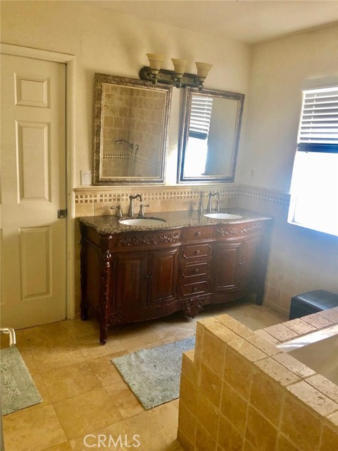 Detail Gallery Image 15 of 25 For 5503 Tampa Ave, Tarzana,  CA 91356 - 5 Beds | 4/1 Baths
