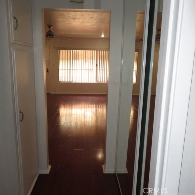 545 Chestnut Avenue, Long Beach CA: https://media.crmls.org/medias/39753891-51ed-4eda-8e3f-045053992013.jpg