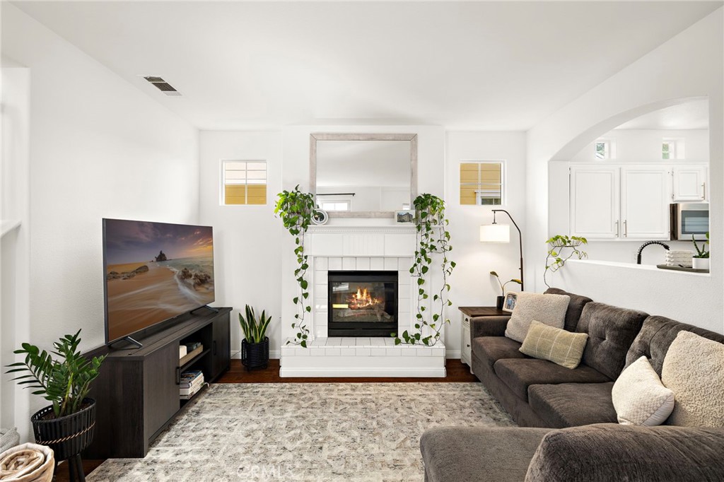 https://media.crmls.org/medias/397714c4-ed12-4b5c-a8e3-067c732ea519.jpg?preset=X-Large