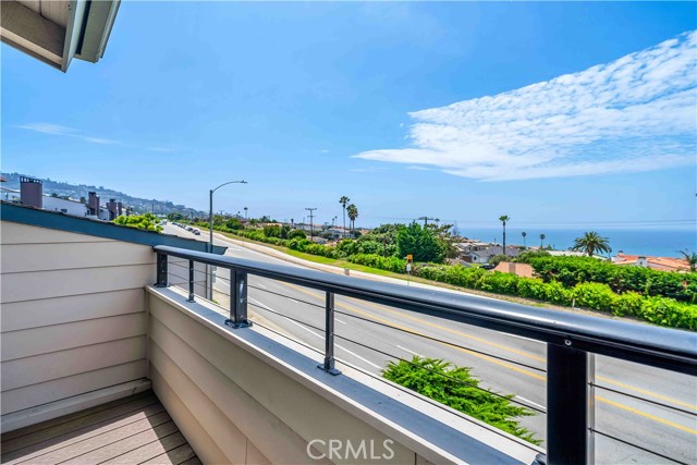420 Palos Verdes Boulevard, Redondo Beach CA: https://media.crmls.org/medias/39772c79-29a8-4c7a-b510-16f66ff89a14.jpg