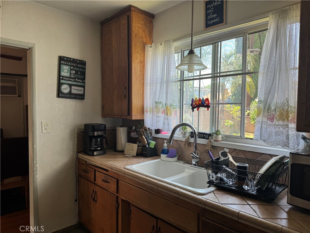 https://media.crmls.org/medias/39779127-9e8c-4f74-b655-febb78c85507.jpg?preset=X-Large