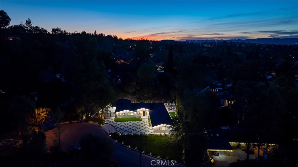 https://media.crmls.org/medias/3978da08-827f-4d42-b527-42542ffd968d.jpg?preset=X-Large