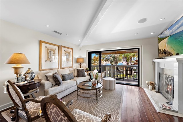 Detail Gallery Image 4 of 73 For 1030 Bayside #702,  Newport Beach,  CA 92660 - 2 Beds | 2 Baths