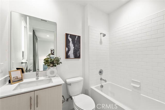 Detail Gallery Image 18 of 31 For 215 Sutters Mill, Irvine,  CA 92602 - 4 Beds | 4/1 Baths