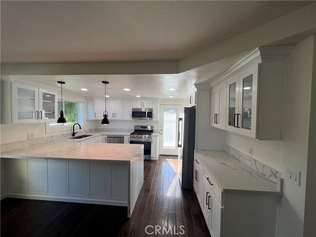 Detail Gallery Image 11 of 19 For 16091 Gold Cir, Huntington Beach,  CA 92647 - 5 Beds | 2 Baths