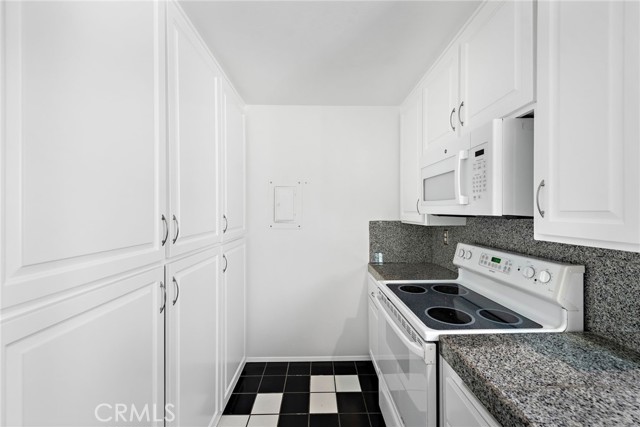 1707 W Balboa Boulevard, Newport Beach CA: https://media.crmls.org/medias/397bdd58-f5b0-4da8-9787-f47f6e5a3ee8.jpg