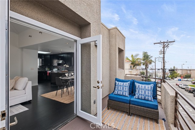 1550 Loma Drive, Hermosa Beach, California 90254, 3 Bedrooms Bedrooms, ,2 BathroomsBathrooms,Residential,For Sale,Loma,SB25035507