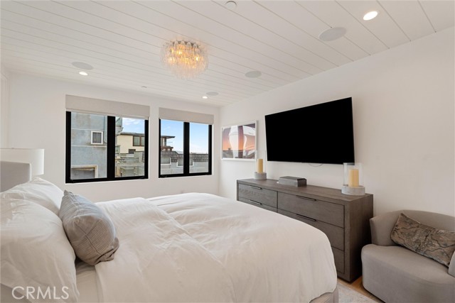 Detail Gallery Image 9 of 17 For 2200 the Strand #B,  Manhattan Beach,  CA 90266 - 3 Beds | 2 Baths