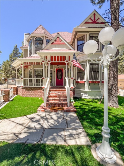1125 Hemlock Lane, Big Bear City CA: https://media.crmls.org/medias/39824812-96d1-486e-8122-b167c5300291.jpg