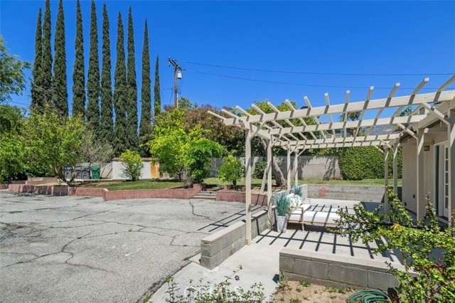 451 W FOOTHILL Boulevard, Arcadia CA: https://media.crmls.org/medias/3982785b-7600-4ad3-8863-3558c101e036.jpg