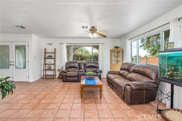 32272 Florida Avenue, Mentone CA: https://media.crmls.org/medias/39828af2-0649-462b-a6a1-2e7c264205fe.jpg