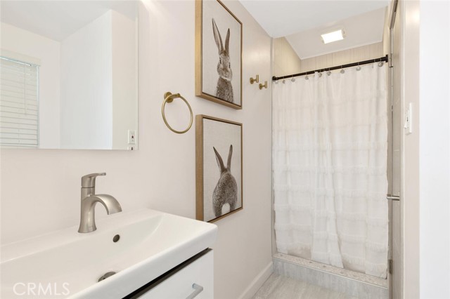 22444 Venido Road, Woodland Hills CA: https://media.crmls.org/medias/3982e958-9b98-48d9-83d5-173d449686bb.jpg