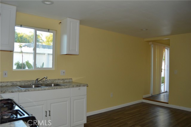 24758 Chestnut St, Newhall CA: https://media.crmls.org/medias/3982e9b2-d84a-498e-af43-3f98f11bde9b.jpg