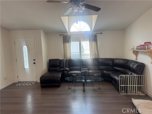 3800 W Wilson Street, Banning CA: https://media.crmls.org/medias/39830408-5f3d-4139-83c8-546a67c20e3f.jpg