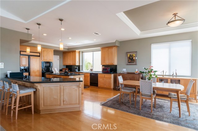 Chefs won't miss a thing in this open floor plan!  Breakfast bar seats 5.  Perfect for a daily living, entertaining or perhaps a small cooking class?