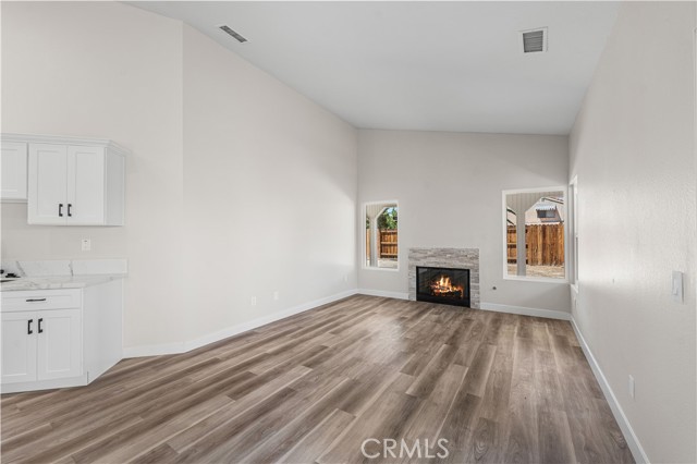Detail Gallery Image 12 of 40 For 4009 E Avenue R13, Palmdale,  CA 93552 - 4 Beds | 2 Baths