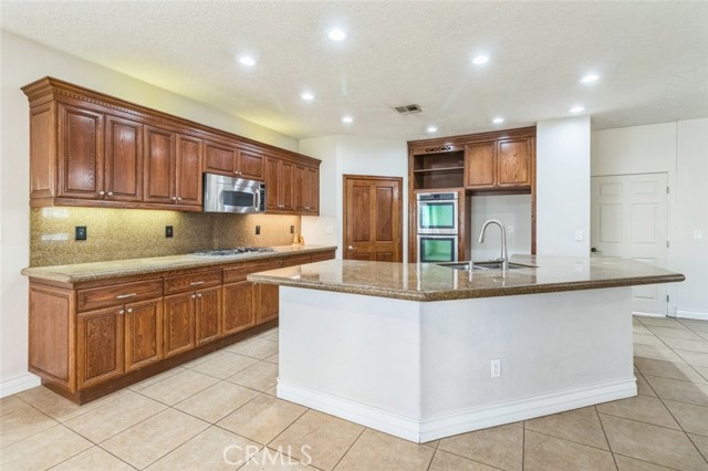 Detail Gallery Image 7 of 32 For 17926 Garden Glen Rd, Victorville,  CA 92395 - 4 Beds | 3/1 Baths