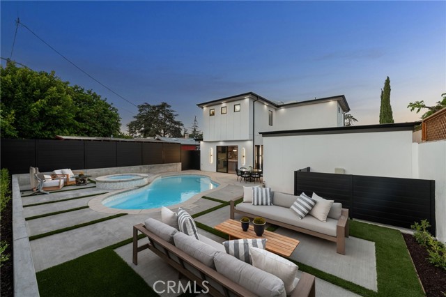 555 N Plymouth Boulevard, Hancock Park CA: https://media.crmls.org/medias/3983dd30-c2a8-405a-8851-c399c7264452.jpg