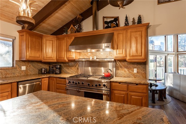 Detail Gallery Image 17 of 34 For 521 Division Dr, Big Bear City,  CA 92314 - 6 Beds | 4 Baths