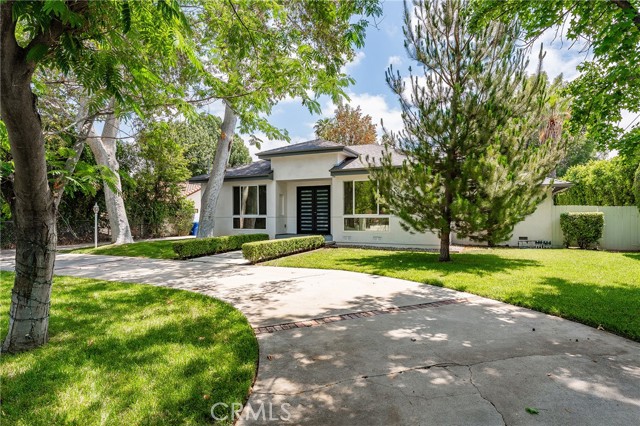 22904 Calvert Street, Woodland Hills CA: https://media.crmls.org/medias/39847957-4f91-4b03-ab12-40616da714c5.jpg