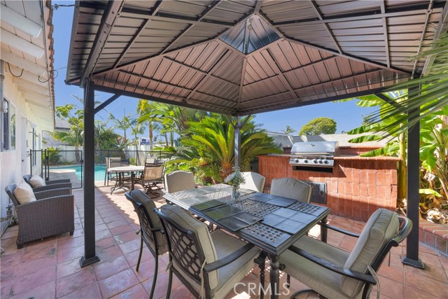 9112 Playa Drive, Huntington Beach CA: https://media.crmls.org/medias/3984c7e5-3629-4335-bacc-5b0513a2af5e.jpg