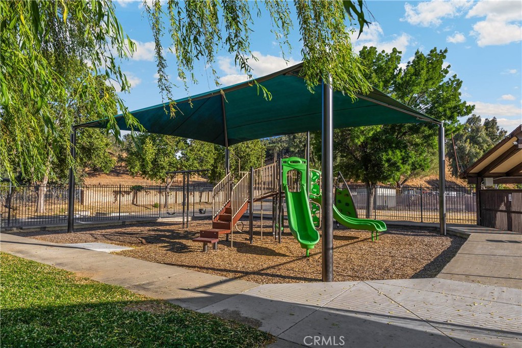 https://media.crmls.org/medias/3984d53a-9d15-4bb2-b88f-86dbf6df0da7.jpg?preset=X-Large